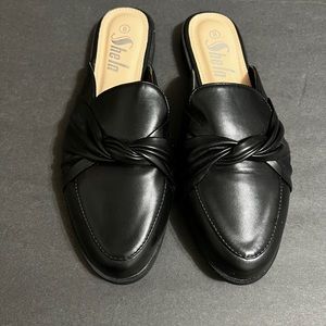Slide on loafers with twisted detail
